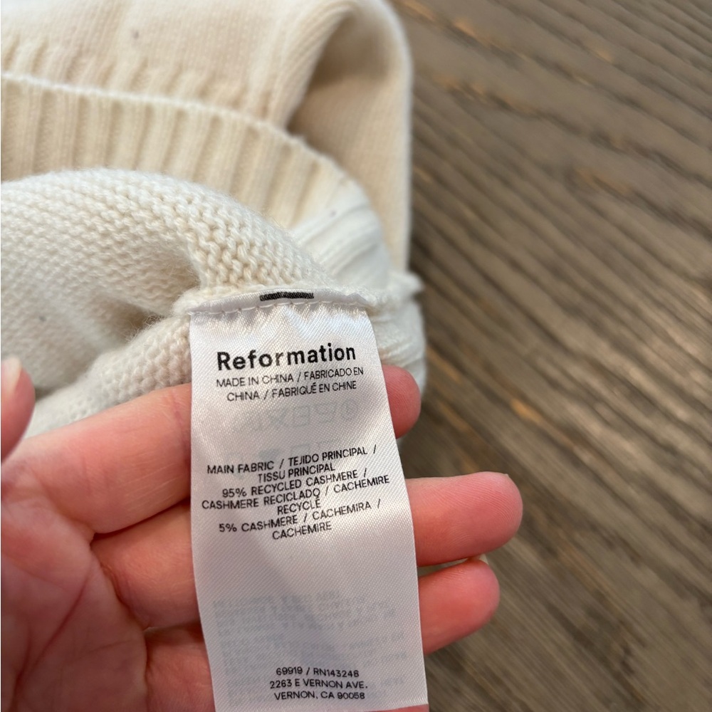 Reformation Jadey Cashmere Oversized V-neck Sweater - Picture 7 of 8